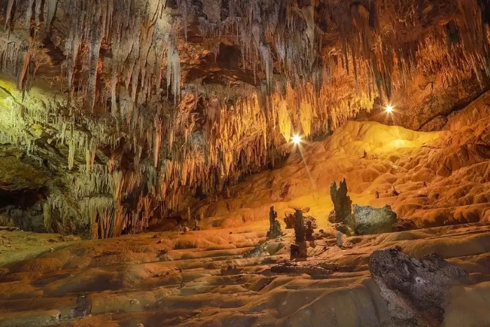 The majestic scenery inside Pu Sam Cap Cave, Lai Chau