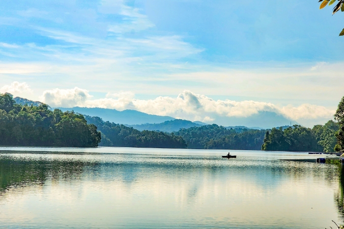 The picturesque beauty of Pa Khoang Lake