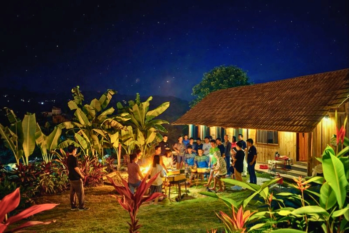 By the glow of the fire, stories come to life at Tả Lèng Homestay