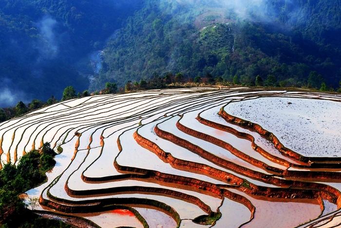 Lai Chau during the water-pouring season offers a uniquely beautiful landscape