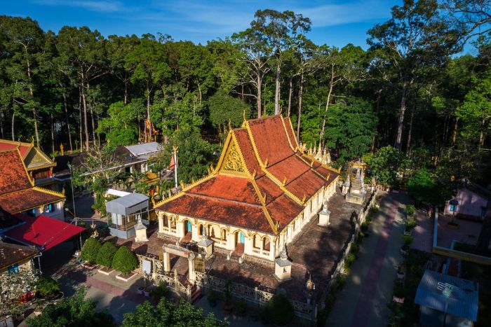 Ang Pagoda – An ancestral site with vibrant colours and majestic sculptures