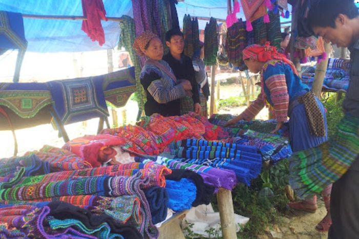 Embroidered fabrics stall at Ch&acirc;u Market in Sapa