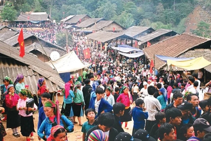 Visit Bac Ha market