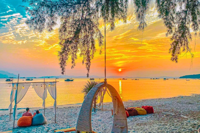 Sunset view after snorkeling at Co To Island