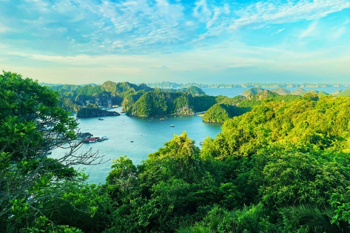 Peaceful snorkeling spots in Vietnam at Lan Ha Bay