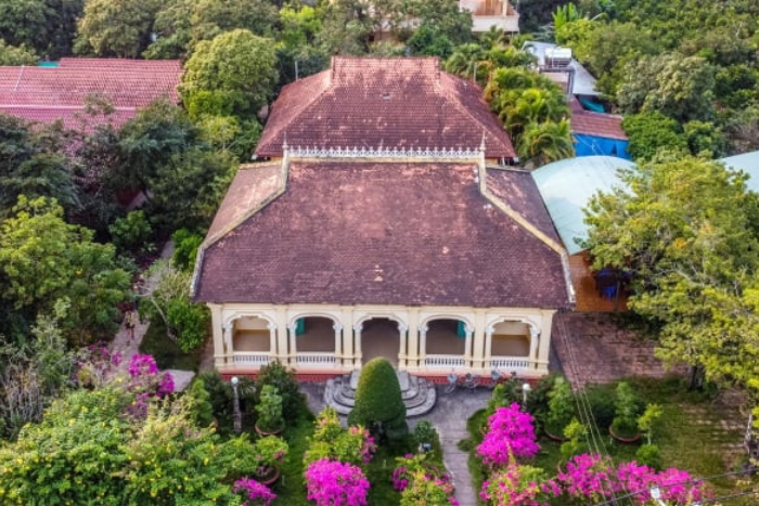 The first stop of our 4-day Tien Giang Ben Tre itinerary is the ancient village of Dong Hoa Hiep