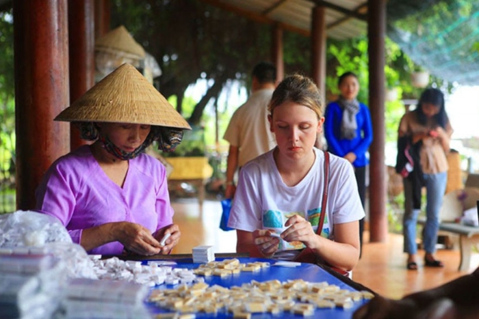 We visited the coconut candy handicraft village, an interesting activity in our Ben Tre trip