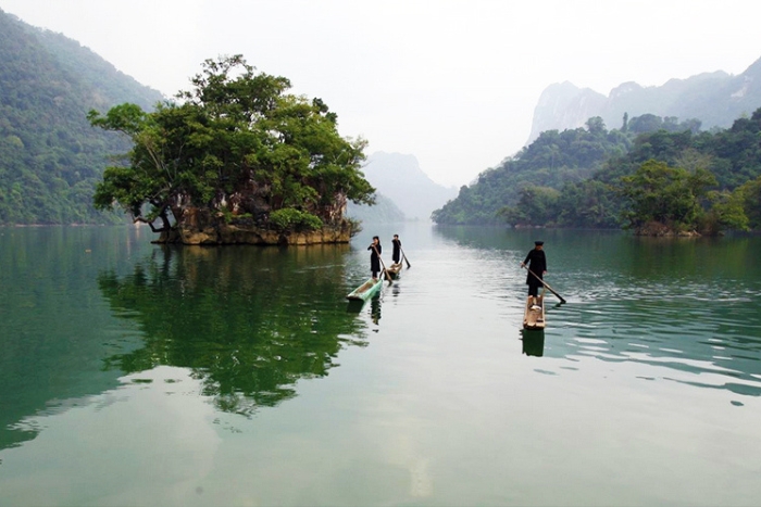 Start Ba Be Cao Bang Ha Giang 7-day trip with Demirel family                       