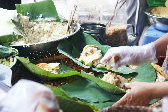 What do Vietnamese eat in the morning besides soups? Xôi xéo is a solid alternative
