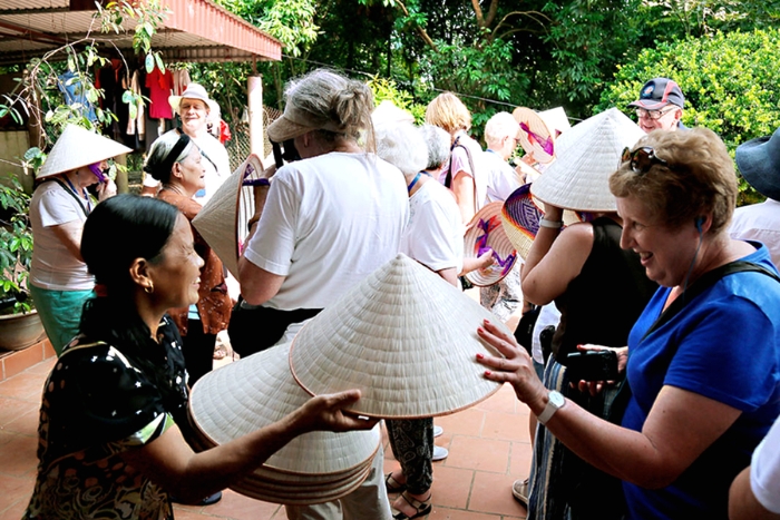 Warm-hearted welcome of people in Phu Cam conical hat village