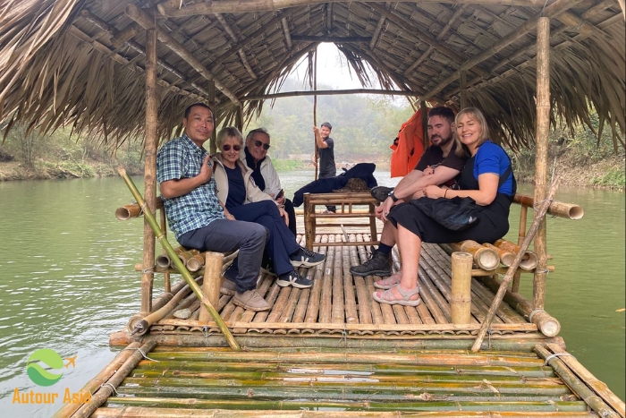 Discover beauty of North Vietnam en sampan