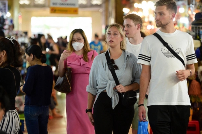 Shopping at Ben Thanh market