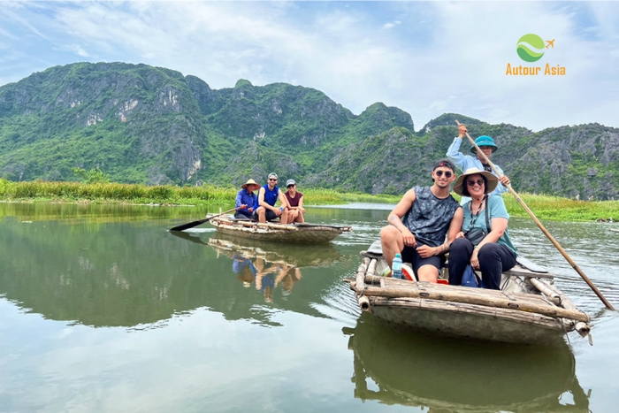 Boat trio in Ninh Binh
