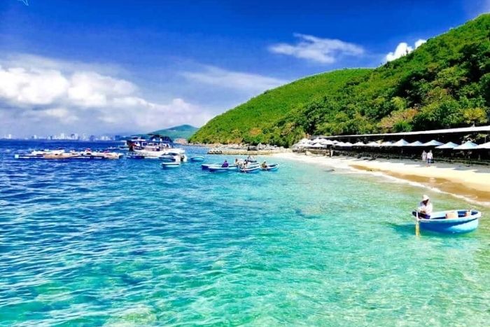 Bai Tranh Beach, a paradise tucked between two green hills