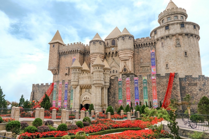 Experiencing the fairy-tale beauty of Château de la Lune in Ba Na Hills 1 day trip