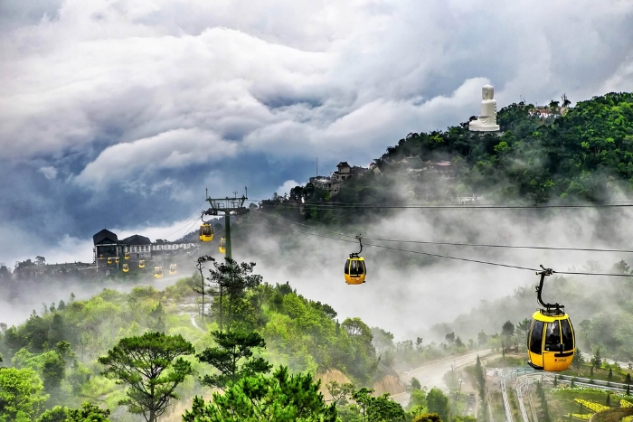 Taking relaxing free time to admire views and close Ba Na Hills itinerary 1 day perfectly