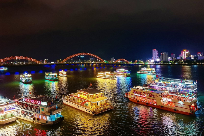 What to do in Da Nang? Take a cruise on the Han River