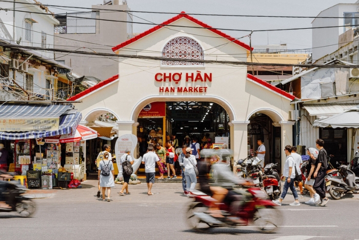 Han Market Da Nang, a very lively place where locals shop