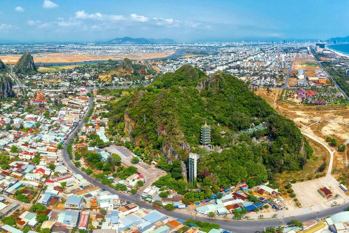 Panoramic view of Da Nang marble mountain
