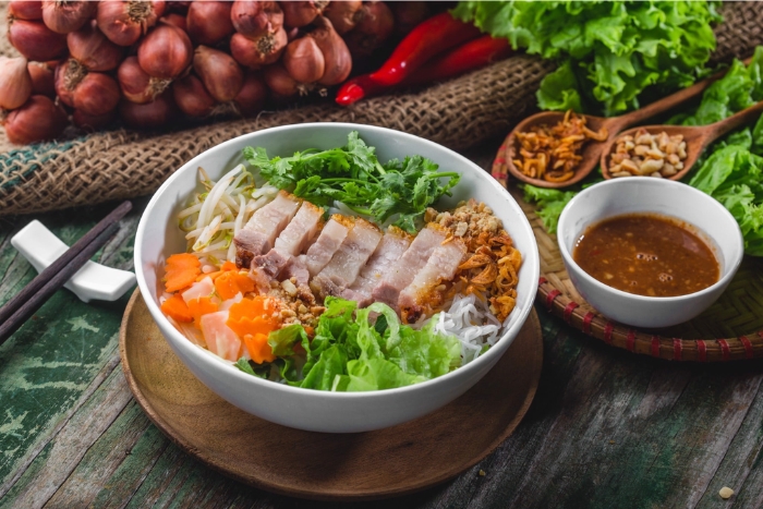 Noodles with fermented fish sauce - What to eat in Da Nang?