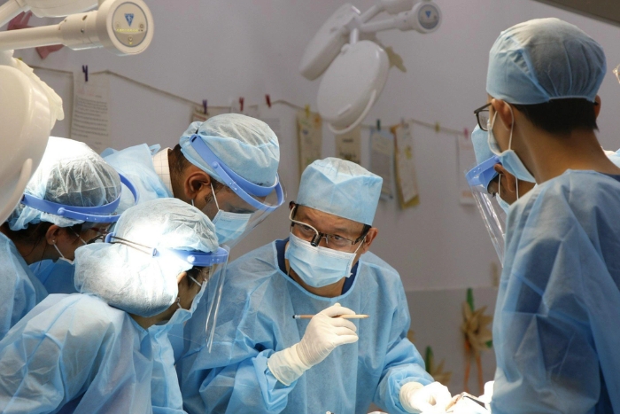 Vietnamese dentists training in implantology internationally