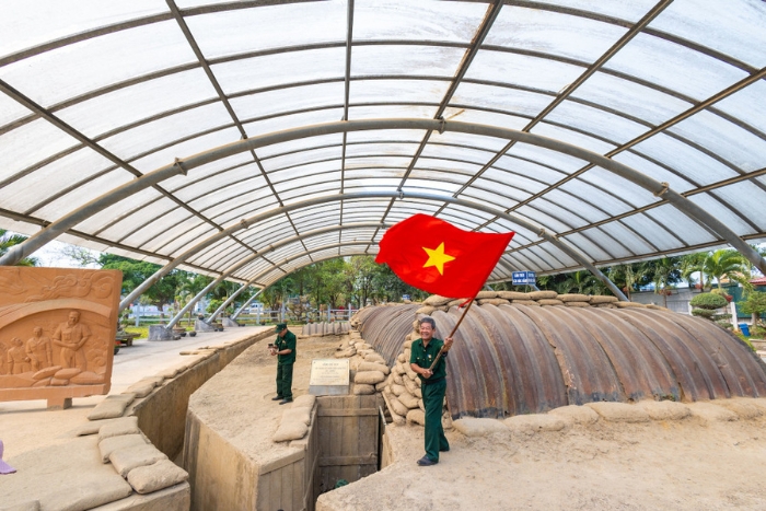 Trip to Dien Bien – Exploring the De Castries bunker, memory of the war