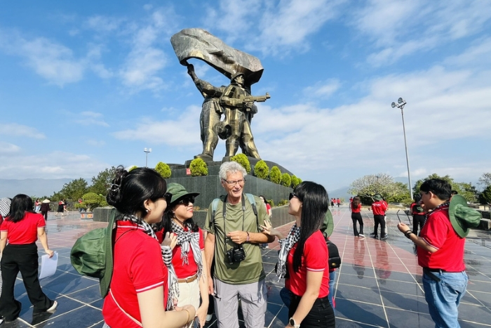 Admire Victory Monument in 5-day Dien Bien travel itinerary