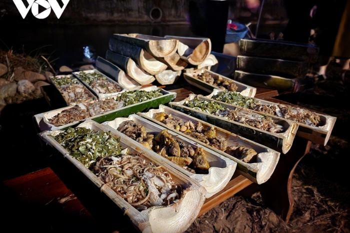 Enjoy traditional ethnic dishes provided by the people in the Na Su village