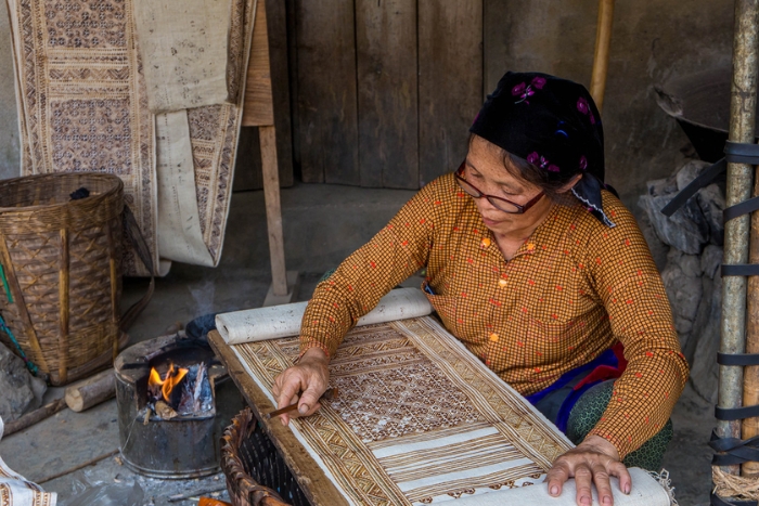 Lung Tam Craft Village: Linen Weaving