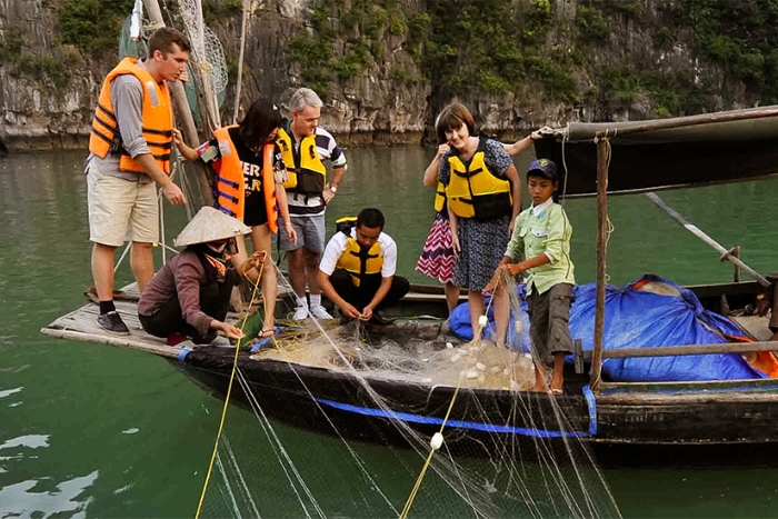 Local life in Vung Vieng fishing village 