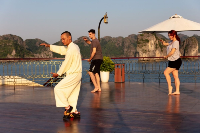 3-star Halong Bay Cruise : 2 days 1 night Regina Royal Cruise