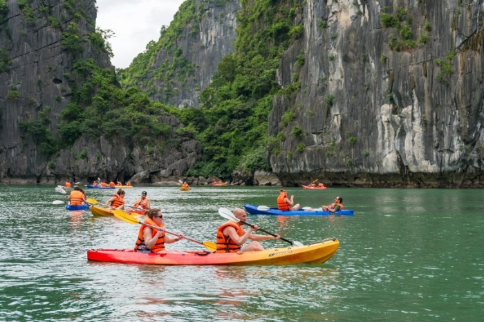 Kayaking to explore Lan Ha Bay