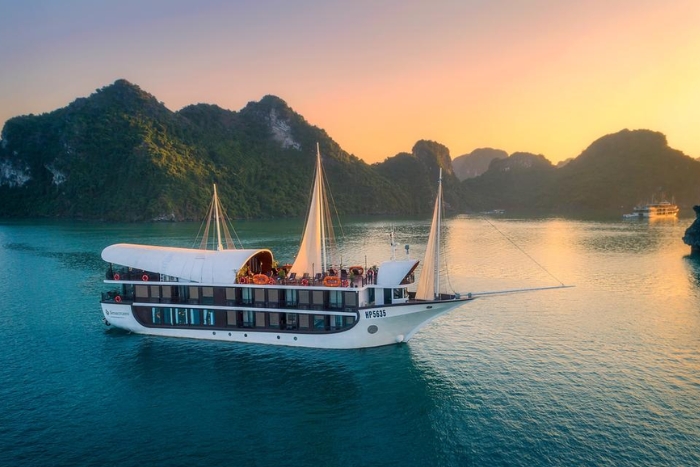 Choose the 3-star Ocean Cruise Lan Ha Bay