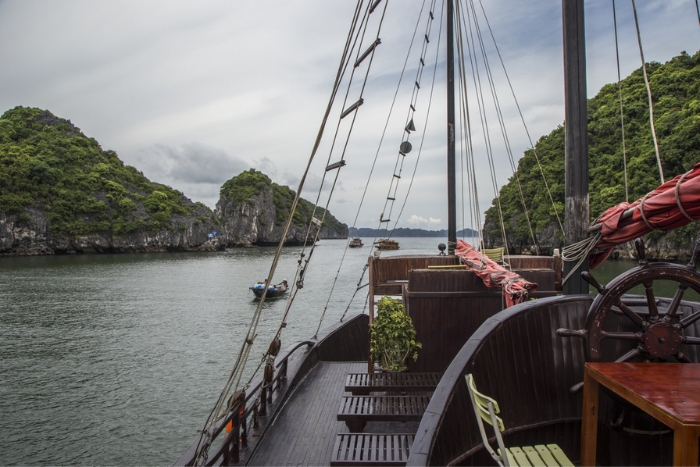 Halong Bay Cruise Tips: Budget vs Mid-Range Options