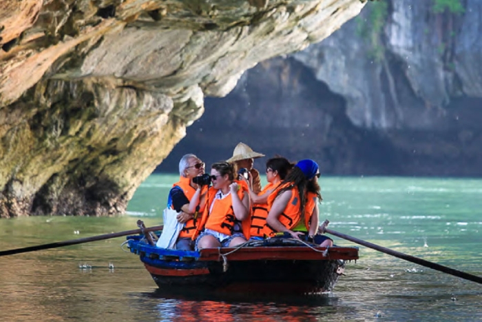 Explore Dark & Light cave in Halong bay day tour 