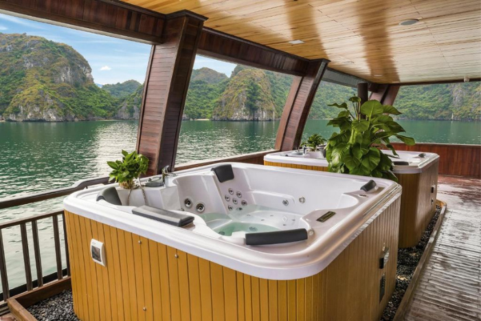 On La Regina Legend cruise, you can enjoy a large bathtub with a view of the bay