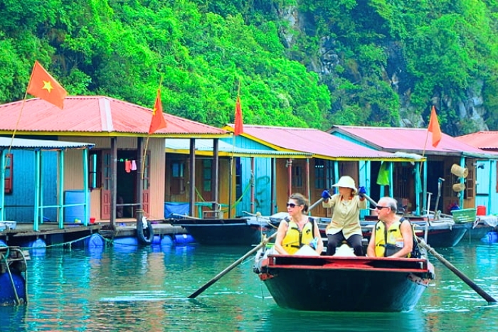 Authentic encounters in the fishing villages of Halong Bay in winter