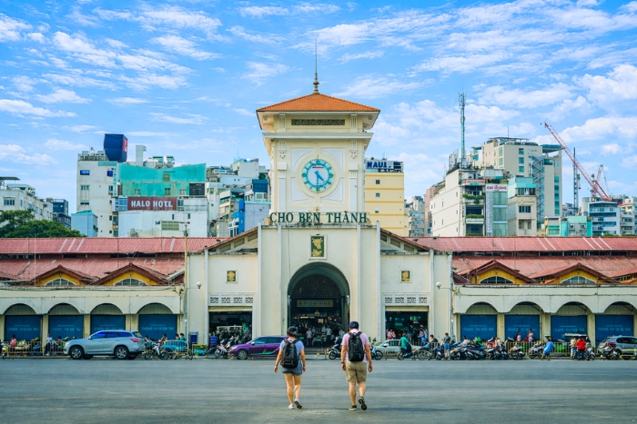 What to do in Saigon ? Dive into the lively atmosphere of Ben Thanh Market