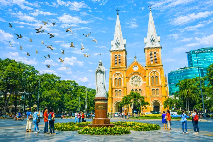 Discovering Saigon between emotions and unforgettable moments