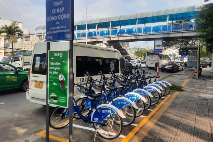 You can ride a bike to visit Ho Chi Minh City without a license
