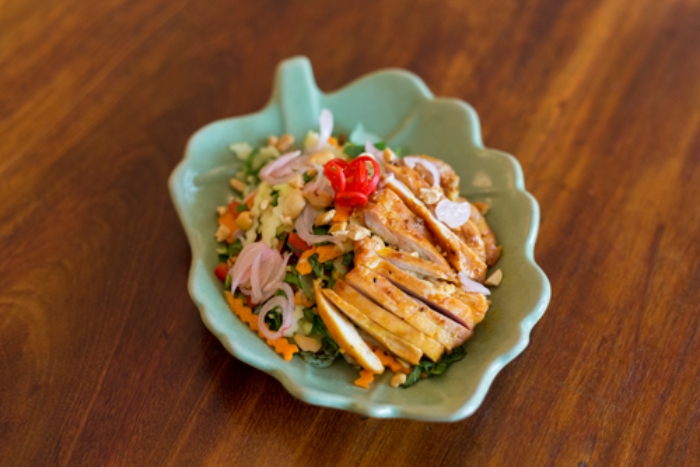 Green mango chicken salad