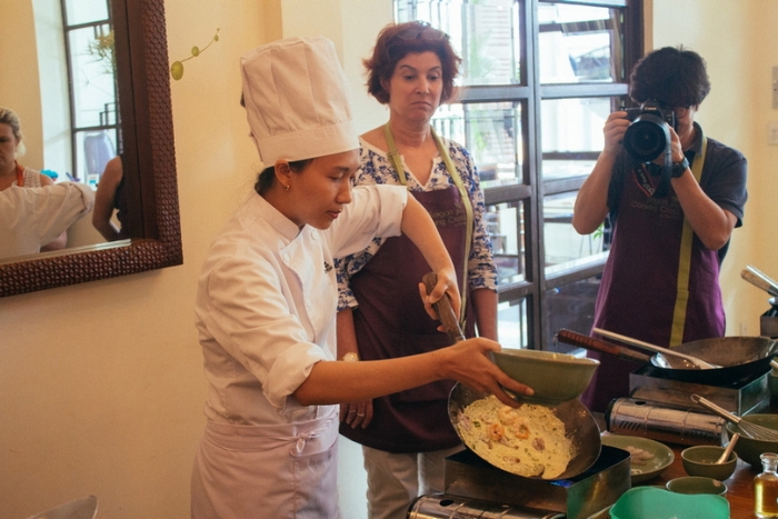 Our chef, Ms. Oanh, was teaching us how to make b&aacute;nh x&egrave;o