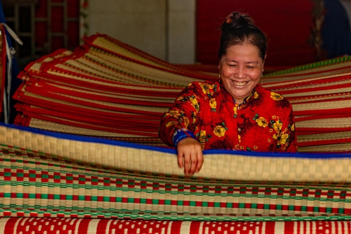 Dinh Yen Mat-Weaving Village – Preserving the Soul of a Centuries-Old Craft in the Mekong Delta