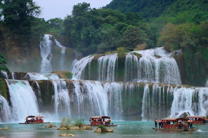 Ban Gioc Waterfall on a 6 Days Northeast Vietnam Itinerary Adventure