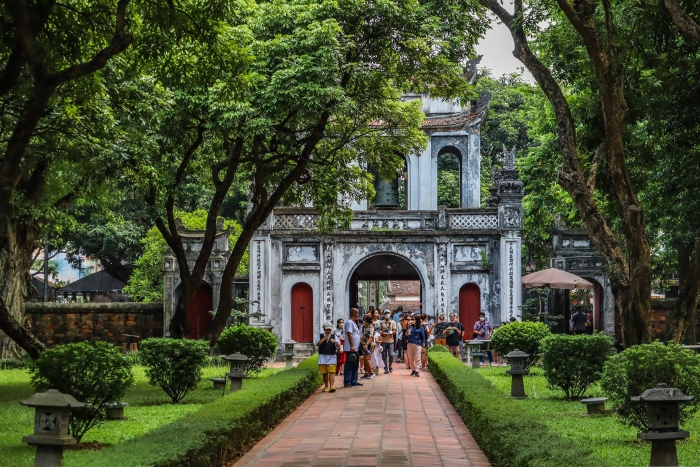 What to do in Vietnam and Laos in 14 days? Visit the Temple of Literature in Hanoi