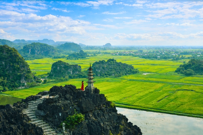 The ascent of Mua Cave, rewarded by the Halong Bay on land