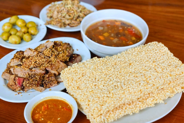 The emblematic cuisine of Ninh Binh: Mountain goat with crispy rice