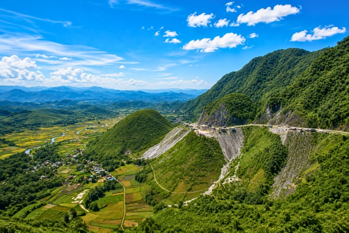 Breathtaking views of the Mai Chau Valley from Thung Khe Pass