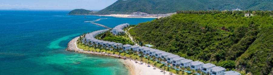 Nha Trang continues to attract visitors thanks to its brilliantly blue sea