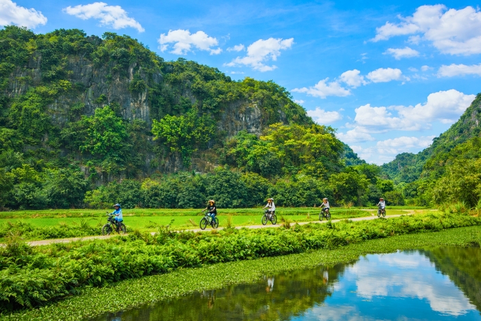 Peaceful stroll in Tam Coc integrated into a Ninh Binh circuit for seniors